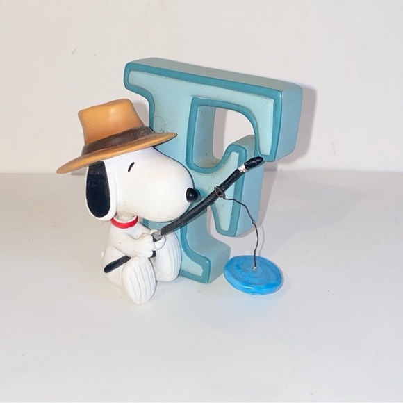 Westland Giftware Peanuts Snoopy Alphabet Letter F Snoopy Fishing - Picture 3 of 13
